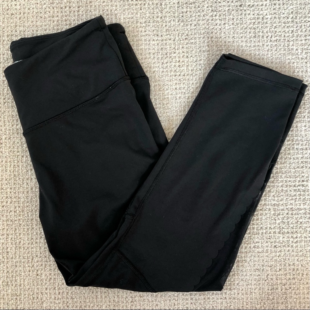VS Black Knockout Capris, Medium